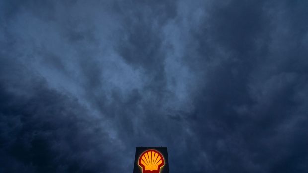 Shell Plc has walked back its once-ambitious plans to develop millions of carbon offsets projects around the world. 