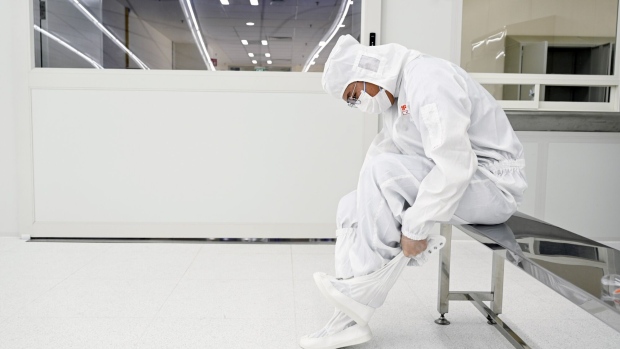 A cleanroom at the Globalfoundries Inc. FAB in Singapore. Photographer: Edwin Koo/Bloomberg