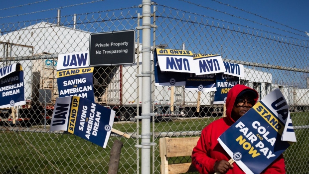 A United Auto Workers (UAW) member on a picket line outside the Stellantis NV Toledo Assembly Complex in Toldeo, Ohio, US, on Monday, Sept. 18, 2023. The United Auto Workers began a strike Friday against all three of the legacy Detroit carmakers, an unprecedented move that could launch a costly and protracted showdown over wages and job security.