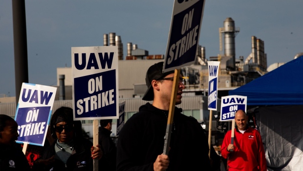 United Auto Workers (UAW) members and supporters on a picket line outside the Ford Motor Co. Michigan Assembly plant in Wayne, Michigan, US, on Wednesday, Sept. 20, 2023. The United Auto Workers said more of its members will go on strike at General Motors Co., Ford Motor Co. and Stellantis NV facilities starting at noon Friday unless substantial headway is made toward new labor contracts. Photographer: Emily Elconin/Bloomberg