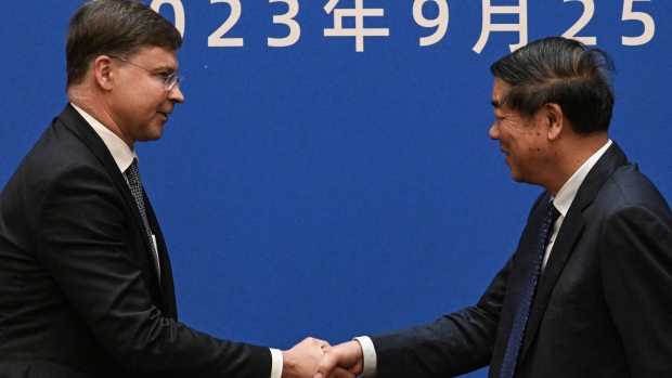 Valdis Dombrovskis with He Lifeng in Beijing on Sept. 25. Photographer: Pedro Pardo/AFP/Getty Images