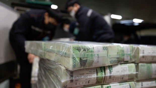 Workers move bundles of South Korean 10,000 won banknotes at the Bank of Korea (BOK) Gangnam office building in Seoul, South Korea, on Monday, Jan. 16, 2023. South Korea’s won extended gains to a nine-month high Monday as risk sentiment was bolstered by easing inflation expectations in the US. Photographer: SeongJoon Cho/Bloomberg