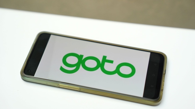 The Goto logo on a smartphone arranged in Jakarta, Indonesia, on Monday, Dec. 12, 2022. GoTo Group jumped Tuesday as investors focused on valuation after recent sharp declines and Indonesia’s bourse said it’s monitoring the stock’s movements. Shares of the Indonesian tech startup have fallen more than 70 percent since it's listing in April. Photographer: Dimas Ardian/Bloomberg