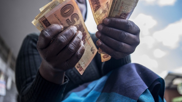 Zimbabwe cede el título de tasa de interés más alta del mundo a Argentina