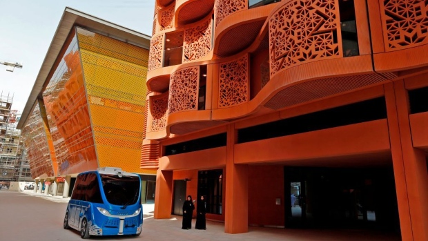 A driverless vehicle in a street at the site of Masdar City, Abu Dhabi. (  Photographer: Mahmoud Khaled/AFP/Getty Images