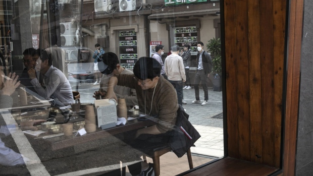 People eat lunch at a restaurant in the Gwanghwamun area of Seoul, South Korea, on Monday, April 18, 2022. Starting Monday, there is no social distancing rules except for wearing masks, culminating the country’s drive to “return lives to normal” with a strategy that has stood out for preventing an economic downturn while keeping the death rate relatively low.