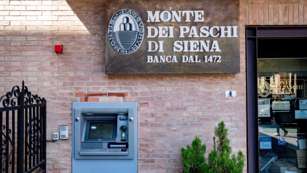 An ATM outside a Banca Monte dei Paschi di Siena SpA branch in San Rocco a Pilli, Italy. Photographer: Francesca Volpi/Bloomberg