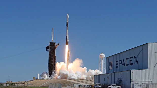 CAPE CANAVERAL, FL - APRIL 8: A SpaceX Falcon 9 rocket lifts off from launch complex 39A carrying the Crew Dragon spacecraft on a commercial mission managed by Axion Space at Kennedy Space Center April 8, 2022 in Cape Canaveral, Florida. The first fully private crew on an 10-day mission to the International Space Station is commanded by former NASA astronaut Michael Lopez-Alegria ,who works for Axiom, paying passengers Larry Connor, Pilot, Mark Pathy and Eytan Sibbe. (Photo by Red Huber/Getty Images)