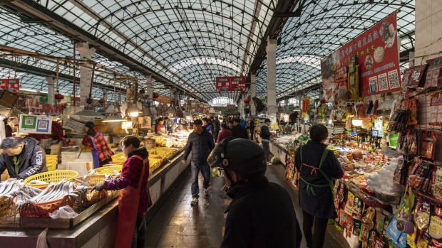 Customers shopping at a fresh food market in Shanghai, China, on Thursday, Dec. 7, 2023. China is scheduled to release consumer price index (CPI) figures on Dec. 9. Photographer: Qilai Shen/Bloomberg