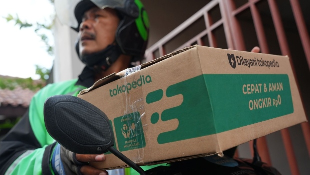 A Gojek driver delivers a PT Tokopedia order in Jakarta, Indonesia, on Monday, Dec. 12, 2022.  Photographer: Dimas Ardian/Bloomberg