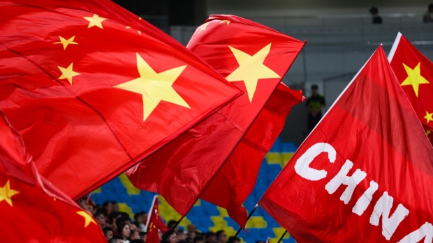 中国在纪录片中播出足球官员对腐败行为的电视认罪