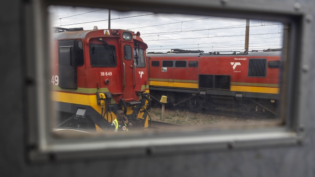 South Africa’s Finance Minister Weighs Transnet Cash Injection