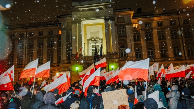 Protesters gather outside the government headquarters in Warsaw on Jan. 11. Photographer: Damian Lemański/Bloomberg