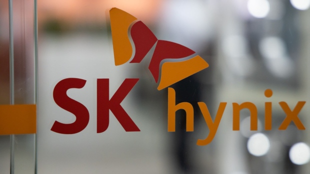 The SK Hynix Inc. logo is displayed at the entrance to the company's office in Seongnam, South Korea, on Monday, July 22, 2019. SK Hynix is scheduled to release earnings figures on July 25. Photographer: SeongJoon Cho/Bloomberg