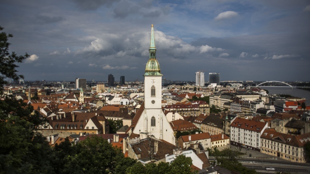 Slovensko predstaví balík na zníženie deficitu, aby získalo investorov