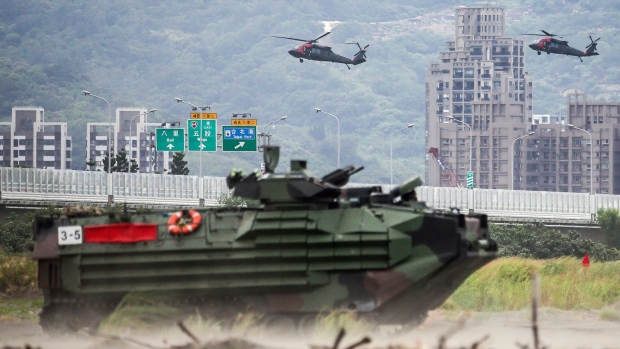 <p>A military exercise in New Taipei City.</p>