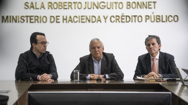 Colombia’s Public Credit Director Jose Roberto Acosta (right), Finance Minister Ricardo Bonilla (center), and Macroeconomic policy director Daniel Osorio(left) 