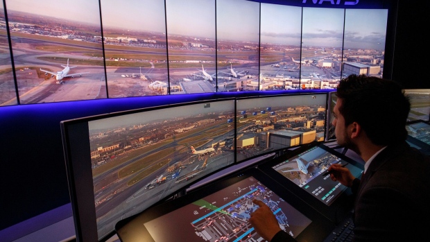 Inside the control tower at London Heathrow Airport. Photographer: Tolga Akmen/AFP/Getty Images