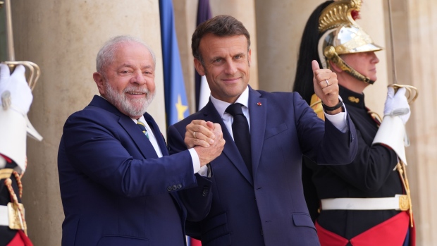 Emmanuel Macron, France's president, right, welcomes Luiz Inacio Lula da Silva, Brazil's president, to the Elysee Palace in Paris, France, on Friday, June 23, 2023. Macron hosted world leaders over two days including Brazil’s Luiz Inacio Lula da Silva and Cyril Ramaphosa of South Africa, as well as Yellen and the Chinese premier, Li Qiang, to discuss new ways to raise climate financing. Photographer: Nathan Laine/Bloomberg