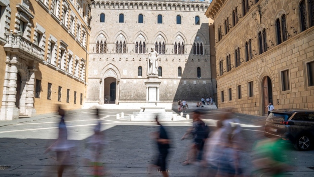 The Banca Monte dei Paschi di Siena SpA headquarters in Siena, Italy. Photographer: Francesca Volpi/Bloomberg