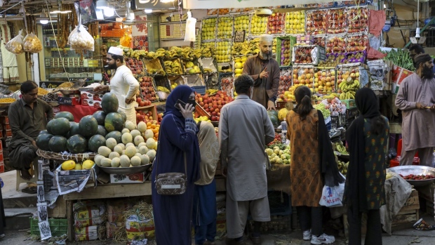 Shoppers buy fruits at a market in Islamabad, Pakistan, on Saturday, March 30, 2024. Pakistan is scheduled to release consumer price index (CPI) figures on April 1. Photographer: Asad Zaidi/Bloomberg