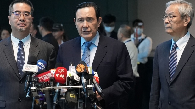 Ma Ying-jeou, center, on April 1. Photographer: Yan Zhao/Getty Images