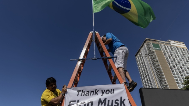 Supporters of Bolsonaro install a sign thanking Elon Musk during a rally in Copacabana on Sunday.