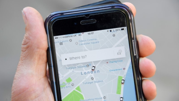 Uber app mobile telephone London, Britain