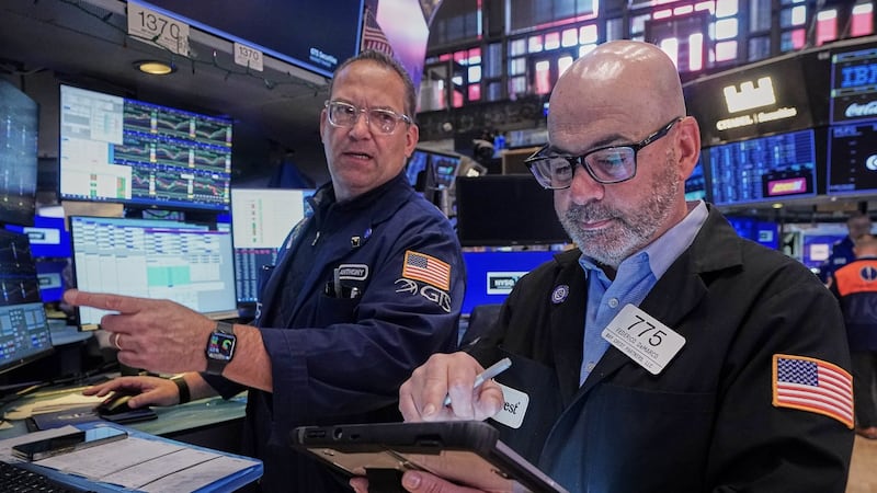 Wall Street keeps rising, even as U.S. households keep getting more discouraged