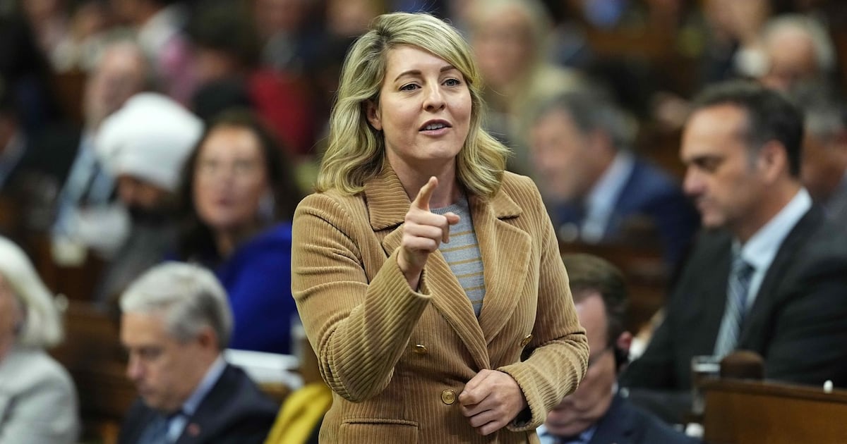 Industry Minister Mélanie Joly wants to build an aluminum rolling mill in ...