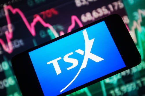 TSX falls more than 550 points, U.S. stock markets also negative as oil prices rise