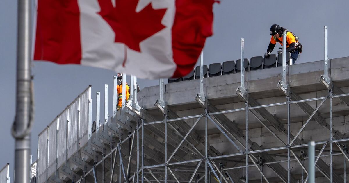 Canada adds 14,000 jobs in March, keeping unemployment rate at 6.7%