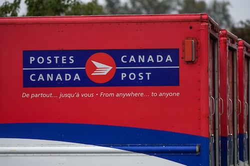 Feds greenlight $673 million to keep Canada Post afloat this year