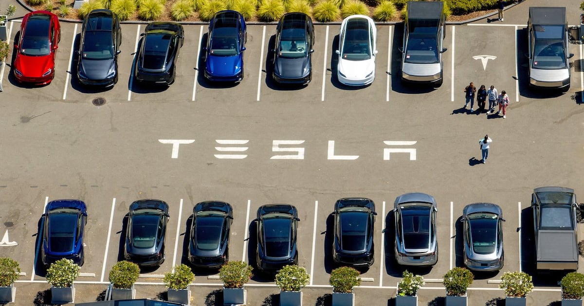California Threatens Tesla Sales License Over FSD Claims