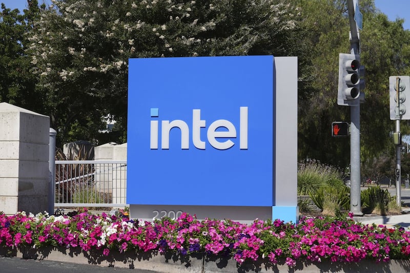 Apple to partner with Intel on U.S. chips, Donald Trump says  www.bnnbloomberg.ca