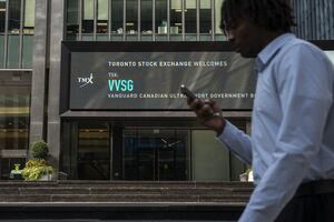 Canadian and U.S. Stock Markets Show Mixed Results Following Economic Updates