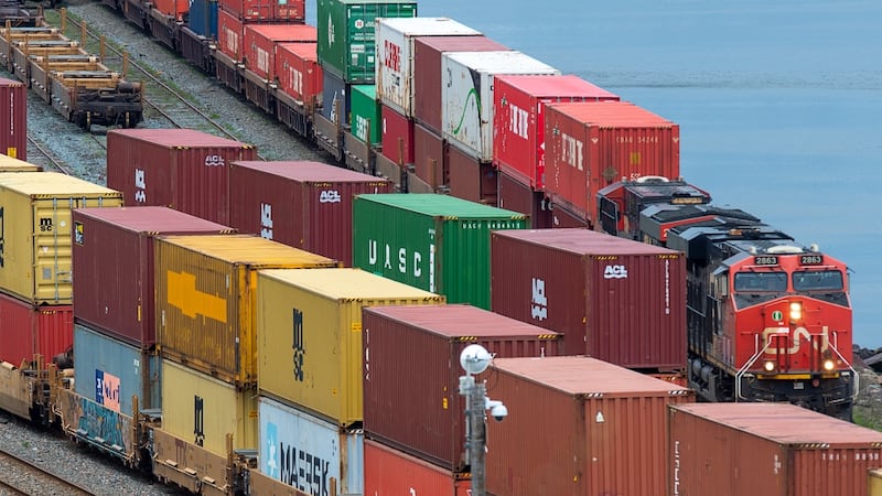 Canada July trade surplus shrinks, U.S. exports drop