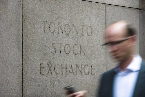 S&P/TSX composite falls, U.S. markets also down as oil tops US$100 per barrel