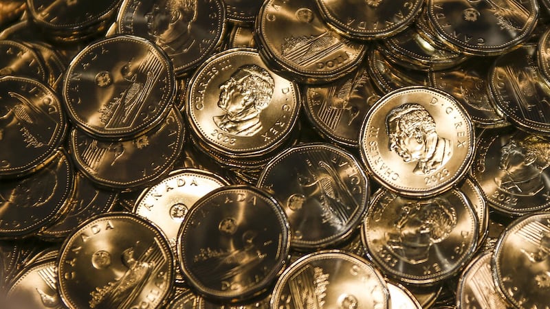 Loonie caught between slow domestic economy and stronger U.S. dollar