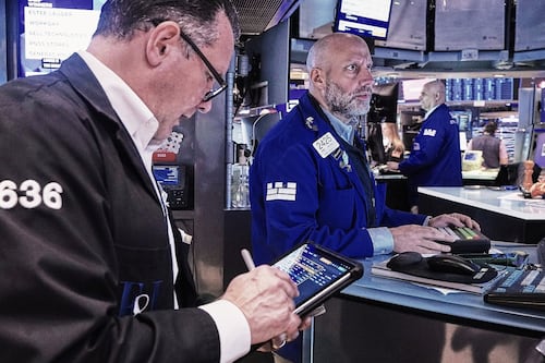U.S. stocks inch to more records after oil prices drop