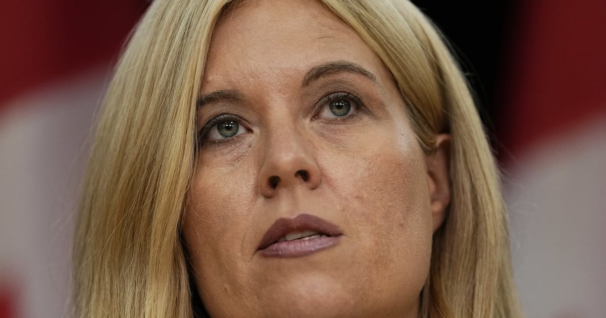 Konservative fordern im Einwanderungsplan eine Kürzung der Zulassungen für ...