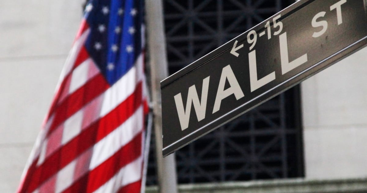 Wall Street Banks Cap Private Credit Withdrawals