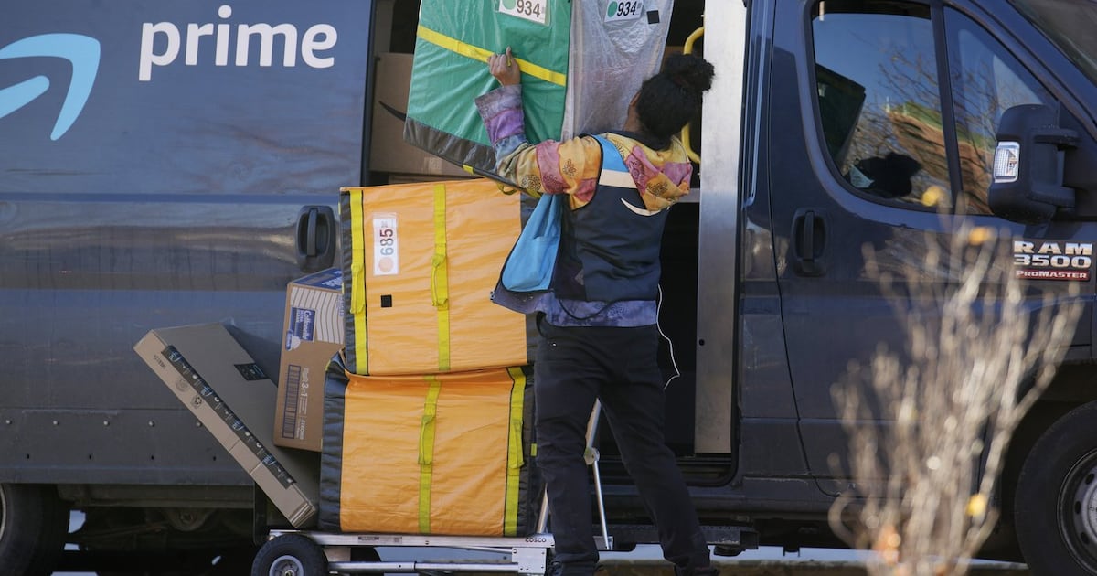 Amazon profits surge 35% but forecast sinks share price Amazon profits surge 35% but forecast sinks share price