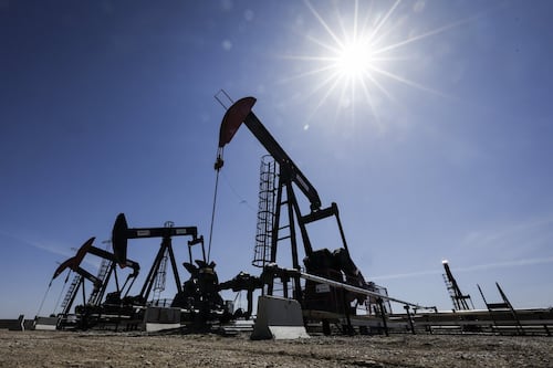 Canada slips into technical recession as economy stalls in Q1: StatCan