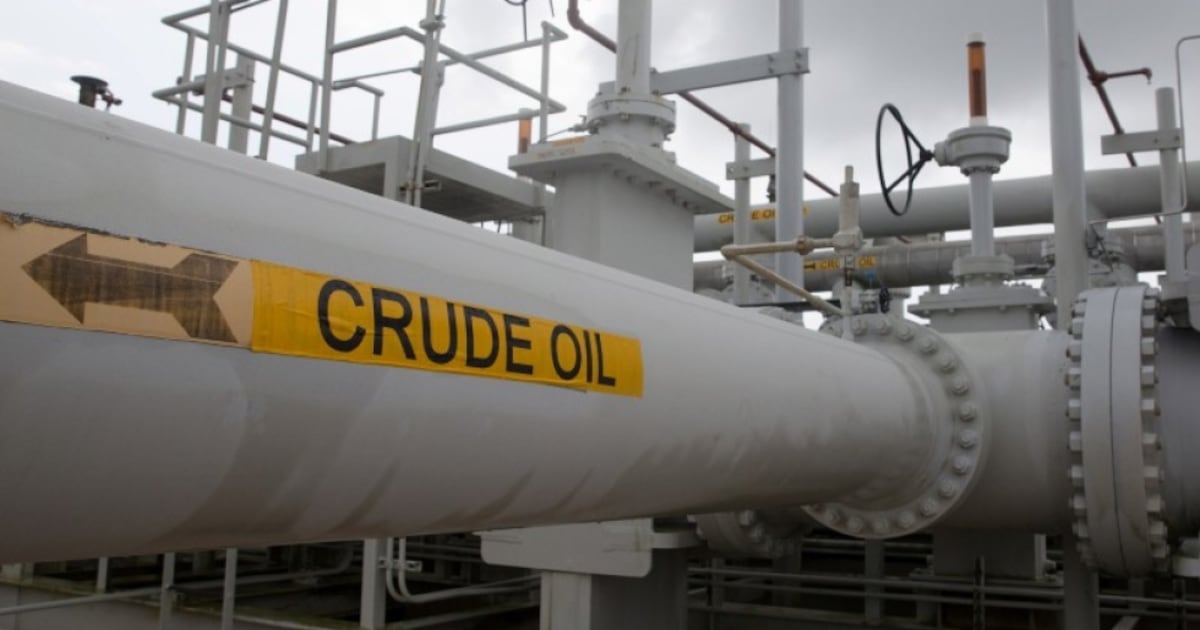 US Crude, Distillate Stocks Fall; Gasoline Rises