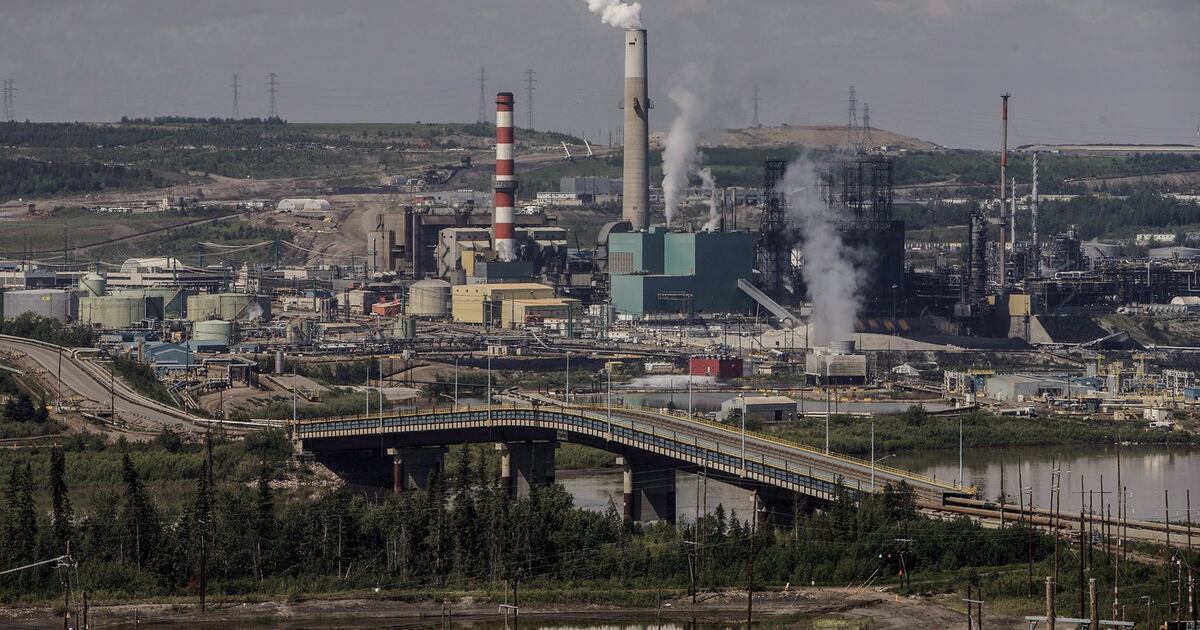 Oilsands emissions intensity down 28% since 2012: Alberta report