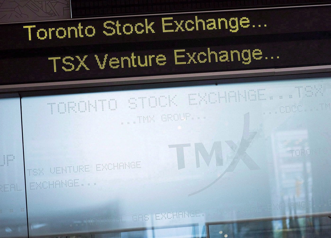 Canadian and U.S. stock markets inch higher despite gains in oil prices