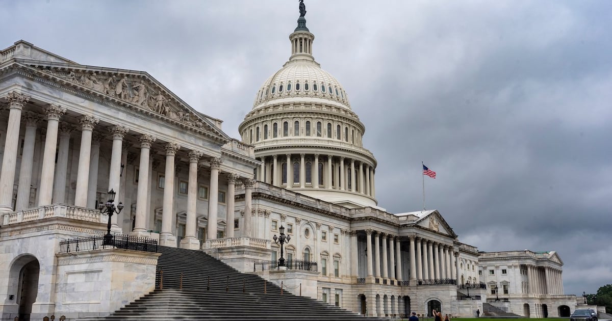 U.S. government faces brain drain as 154,000 federal workers exit this week