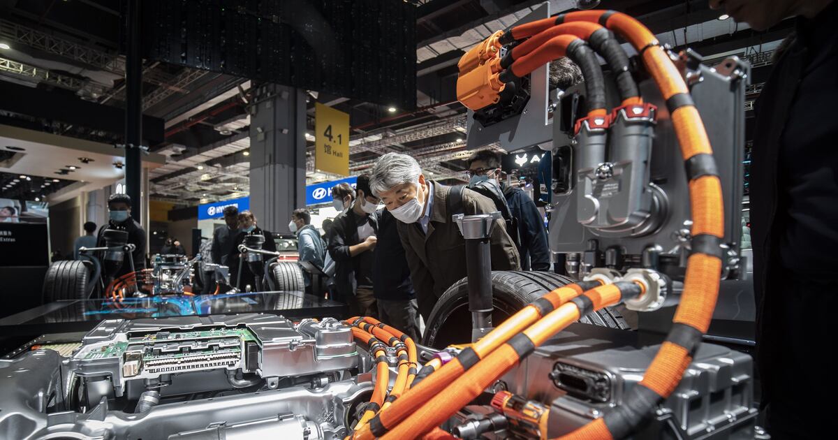 Mercedes entwickelt neuen V8-Verbrennungsmotor, während die Verkäufe von ...