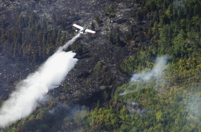 An 802 plane drops water on the Long Lake wildfire. (Province of Nova Scotia)